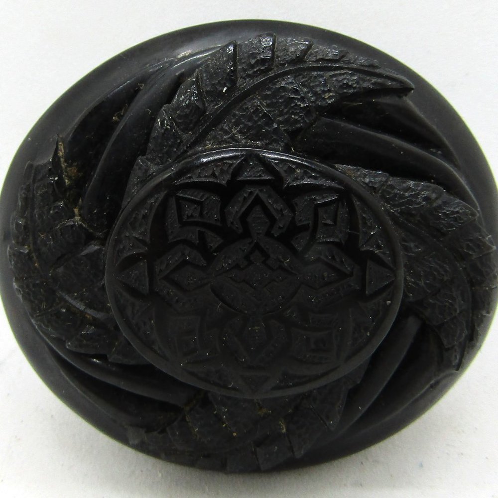 Antique Victorian Carved Jet Mourning Brooch Fern Frond Design - Picture 2 of 8